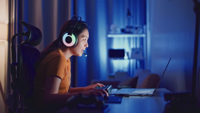 Test skills and reflexes in competitive free online battle games